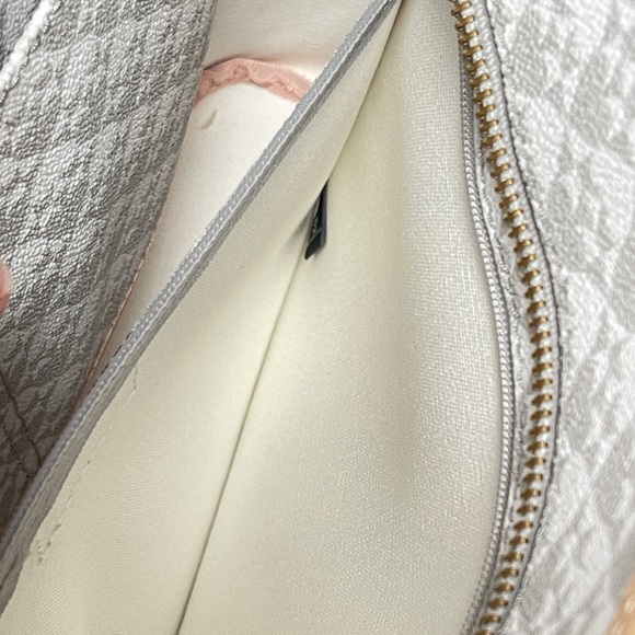 Kate Spade New York 'Margareta' Penn Place Shopper Tote Bag in Black & White - Picture 13 of 16